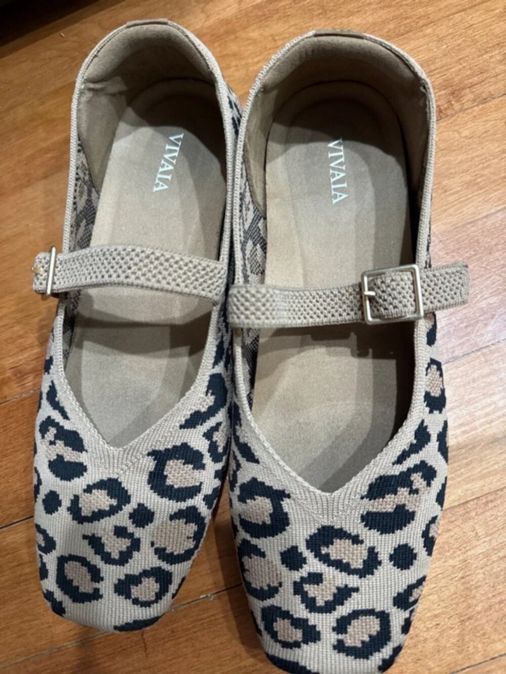 Vivaia leopard square toe flats